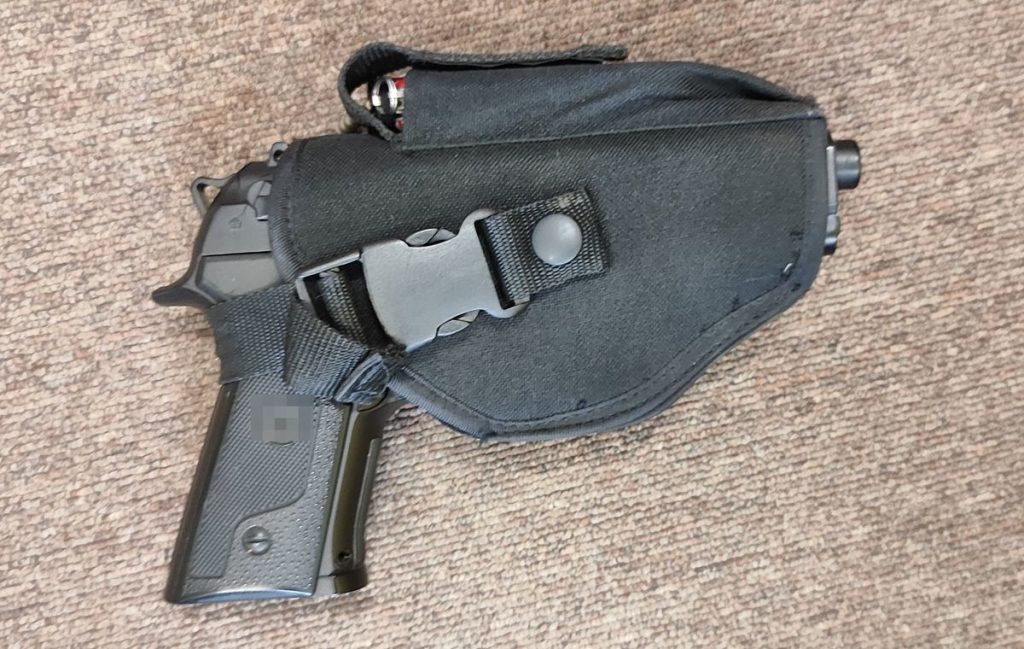 Groził sąsiadowi bronią
