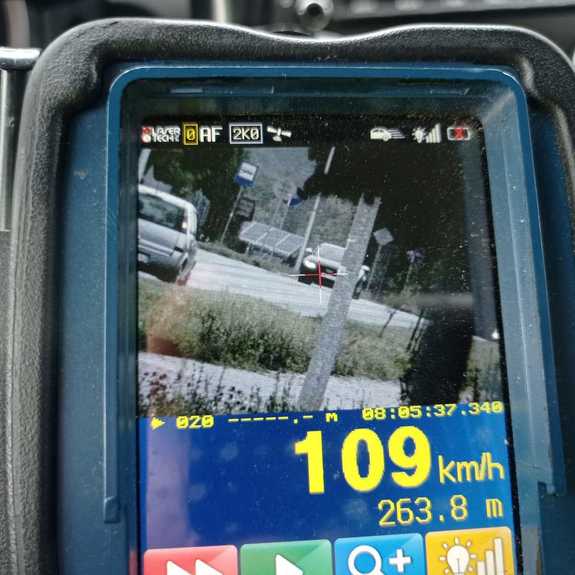 Kierowca audi stracił prawo jazdy za nadmierną prędkość