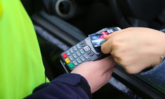 Płatności bezgotówkowe za mandaty w Policji