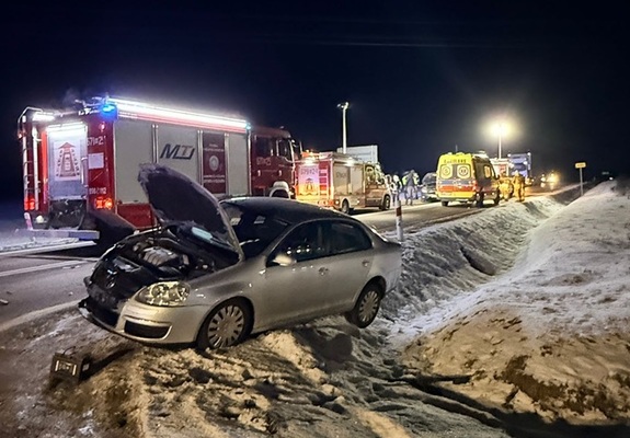 Zdarzenie drogowe z udziałem trzech pojazdów