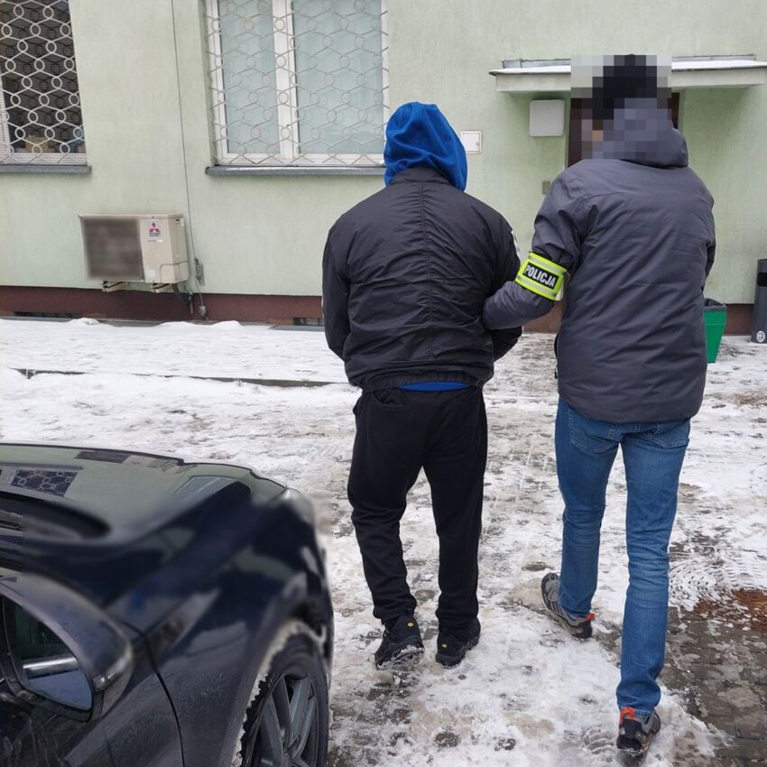 48-latek trafił do aresztu. Policjanci zabezpieczyli w jego aucie znaczne ilości narkotyków