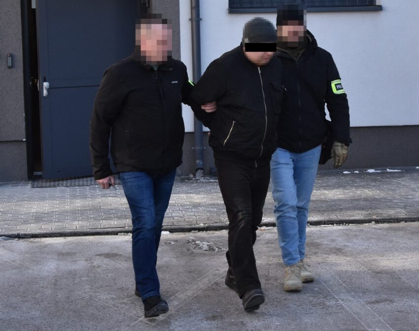 Wiózł bezakcyzowy towar i chciał staranować policjanta. 42-latek tymczasowo aresztowany