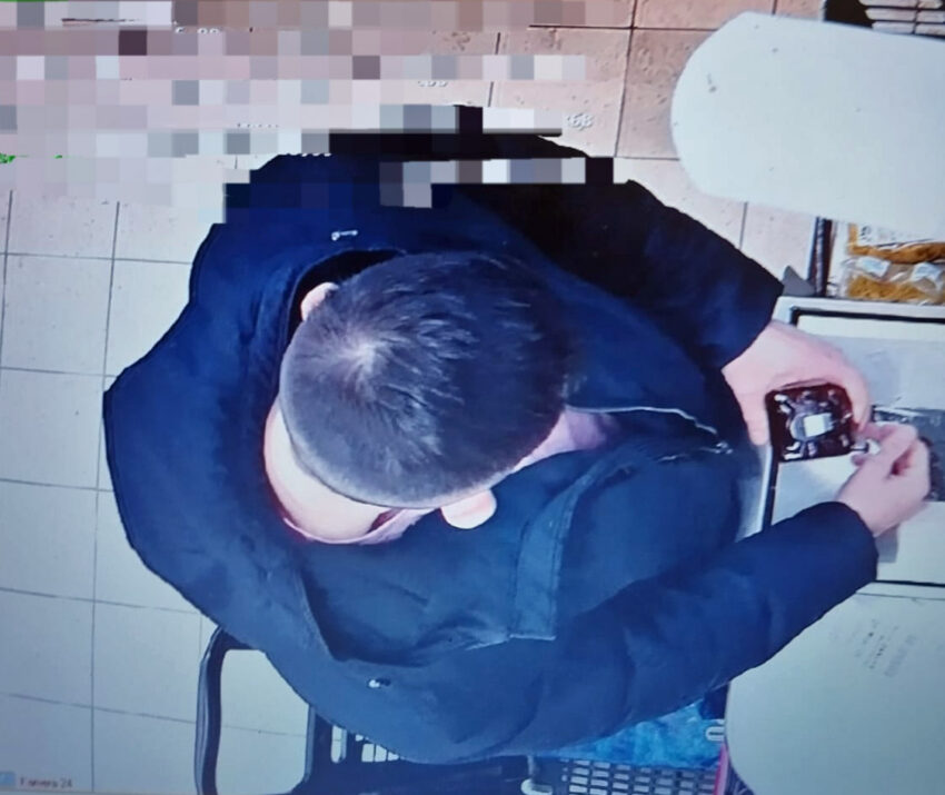 Kupił alkohol skanując kod innego produktu. 35-latek odpowie za oszustwo